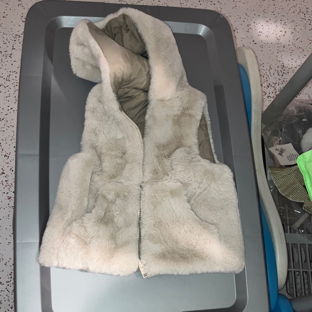 NWOT Zara reversible Plush Faux Fur Vest in Cream/brown